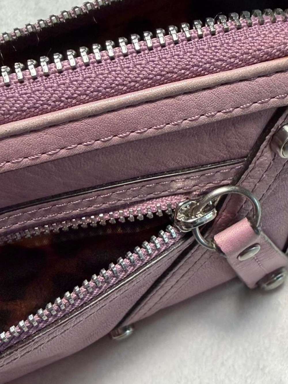 B Marowsky Stylish Dusty Purple Zip Wallet - Picture 4 of 4